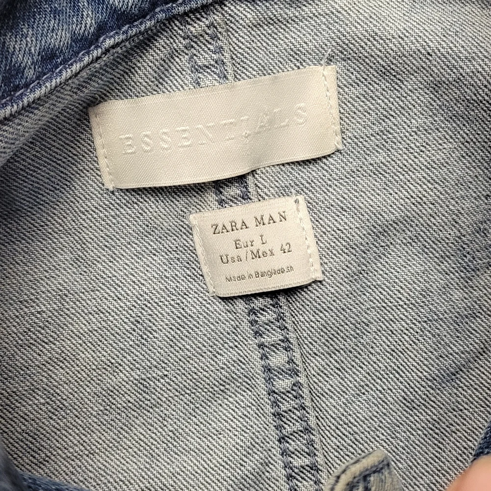 Zara Men Zip Up Denim Raw Edge Jacket Size Large
